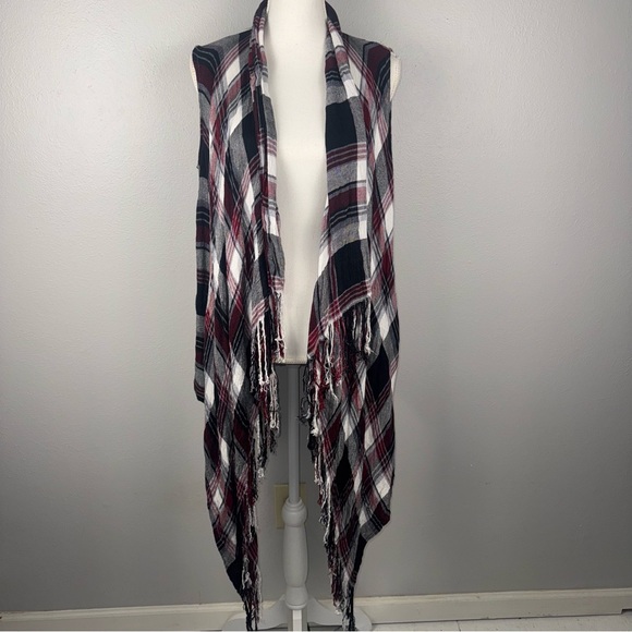 Altar'd State Sweaters - Altar'd State M Red Black Plaid Sleeveless Cardigan Fringe‎ Rustic Boho Grunge